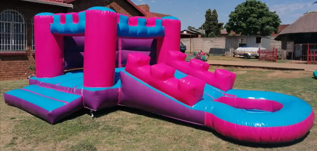 3 in 1 Pink & Blue (Castle) 6×3.75m R360 for one day R510 for two days