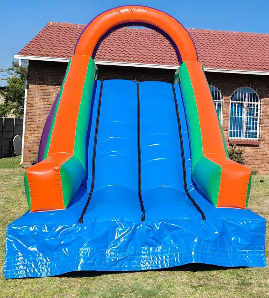 Gladiator Slide for pool 6x3x3m R580 for one day R730 for two days (front)